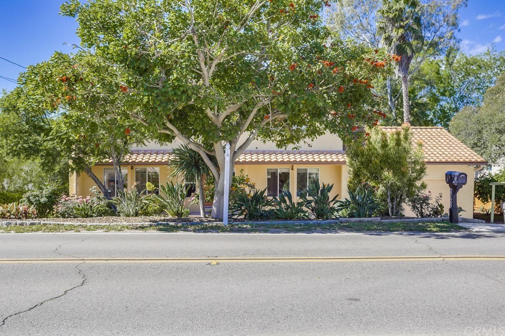 2725 Alta Vista Drive Fallbrook, CA 92028 - Photo 4 of 50 front view of a house with a street