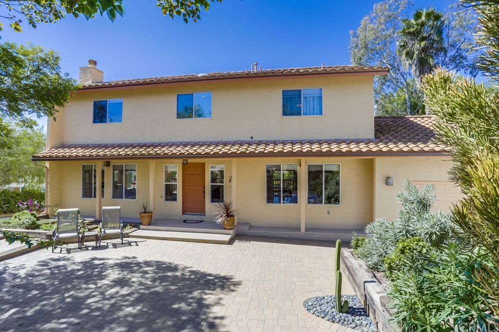 2725 Alta Vista Drive Fallbrook, CA 92028 - Photo 7 of 50 a front view of a house with garden