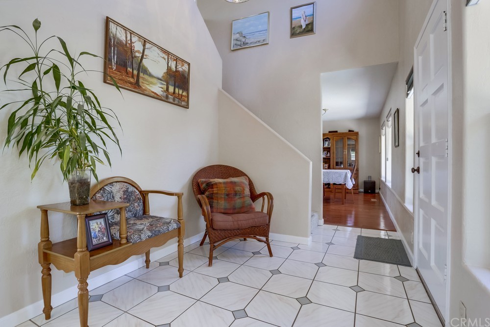 2725 Alta Vista Drive Fallbrook, CA 92028 - Photo 10 of 50 a living room with furniture
