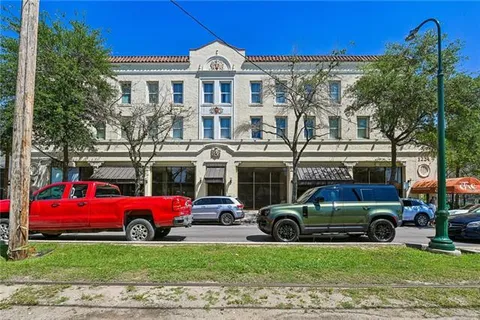 $219,000 | 1224 St Charles Avenue, Unit 200, New Orleans, LA 70130