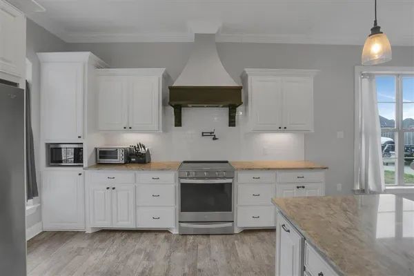 $369,000 | 610 Woodland Street, Iowa, LA 70647