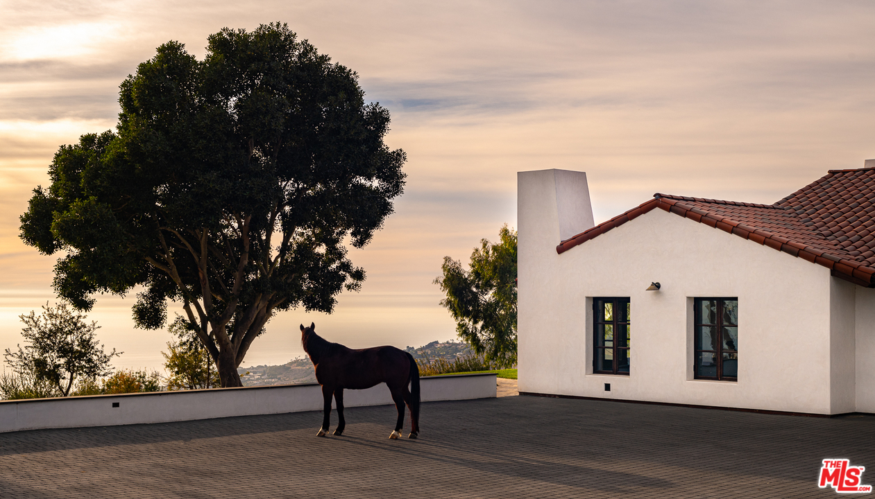 17 Crest Road East Rolling Hills, CA 90274 - Photo 2 of 31