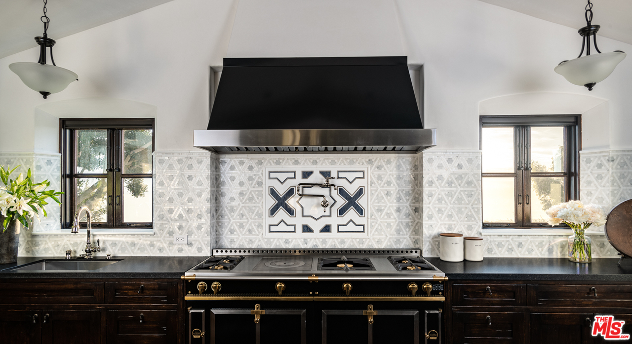 17 Crest Road East Rolling Hills, CA 90274 - Photo 13 of 31