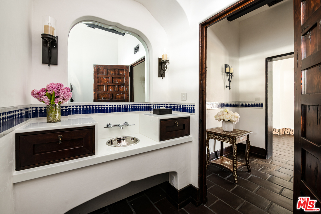 17 Crest Road East Rolling Hills, CA 90274 - Photo 23 of 31