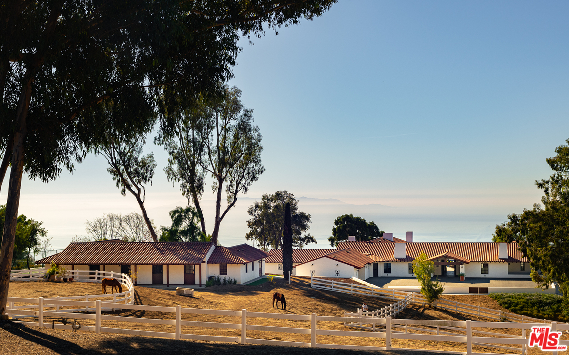 17 Crest Road East Rolling Hills, CA 90274 - Photo 5 of 31