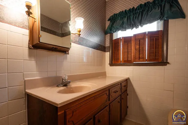 $179,900 | 615 Shuey Street, Osage City, KS 66523