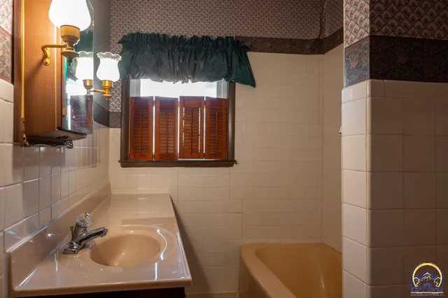 $179,900 | 615 Shuey Street, Osage City, KS 66523