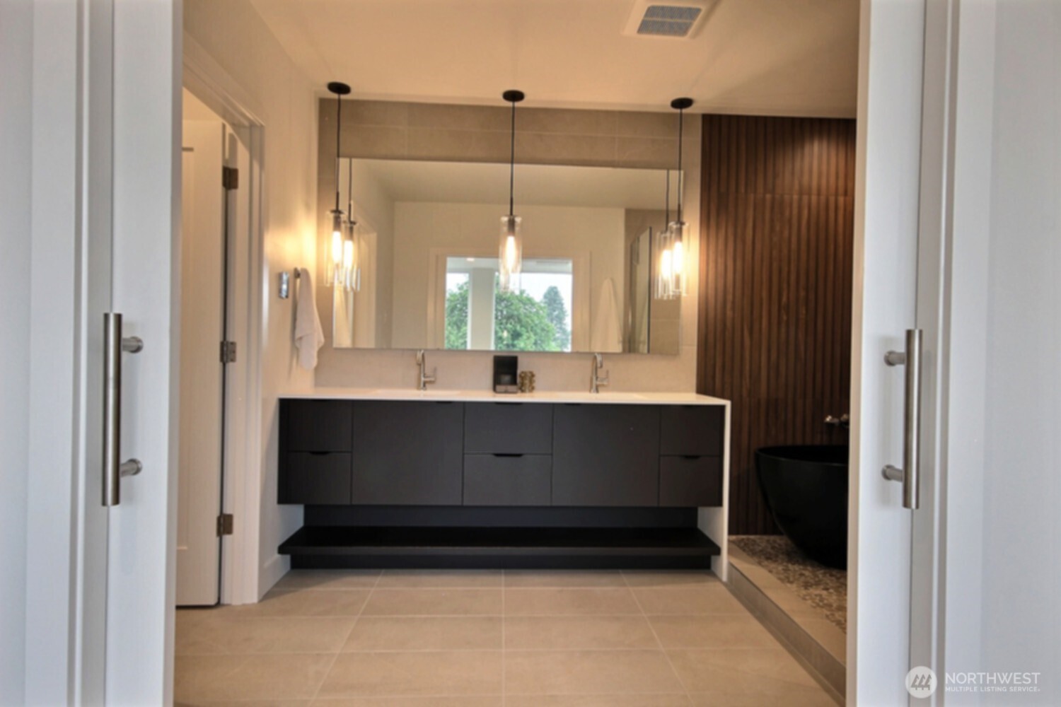813 Northeast 90th Street Seattle, WA 98115 - Photo 12 of 35