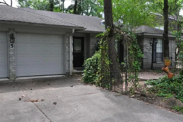 $370,000 | 5 West Broken Oak Court, The Woodlands, TX 77381