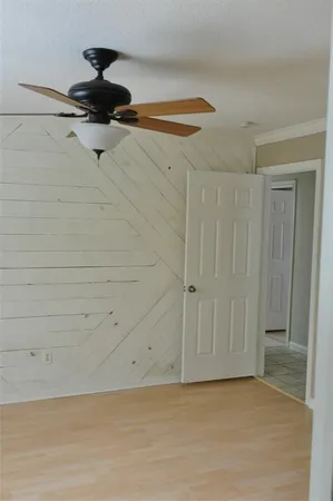 $370,000 | 5 West Broken Oak Court, The Woodlands, TX 77381