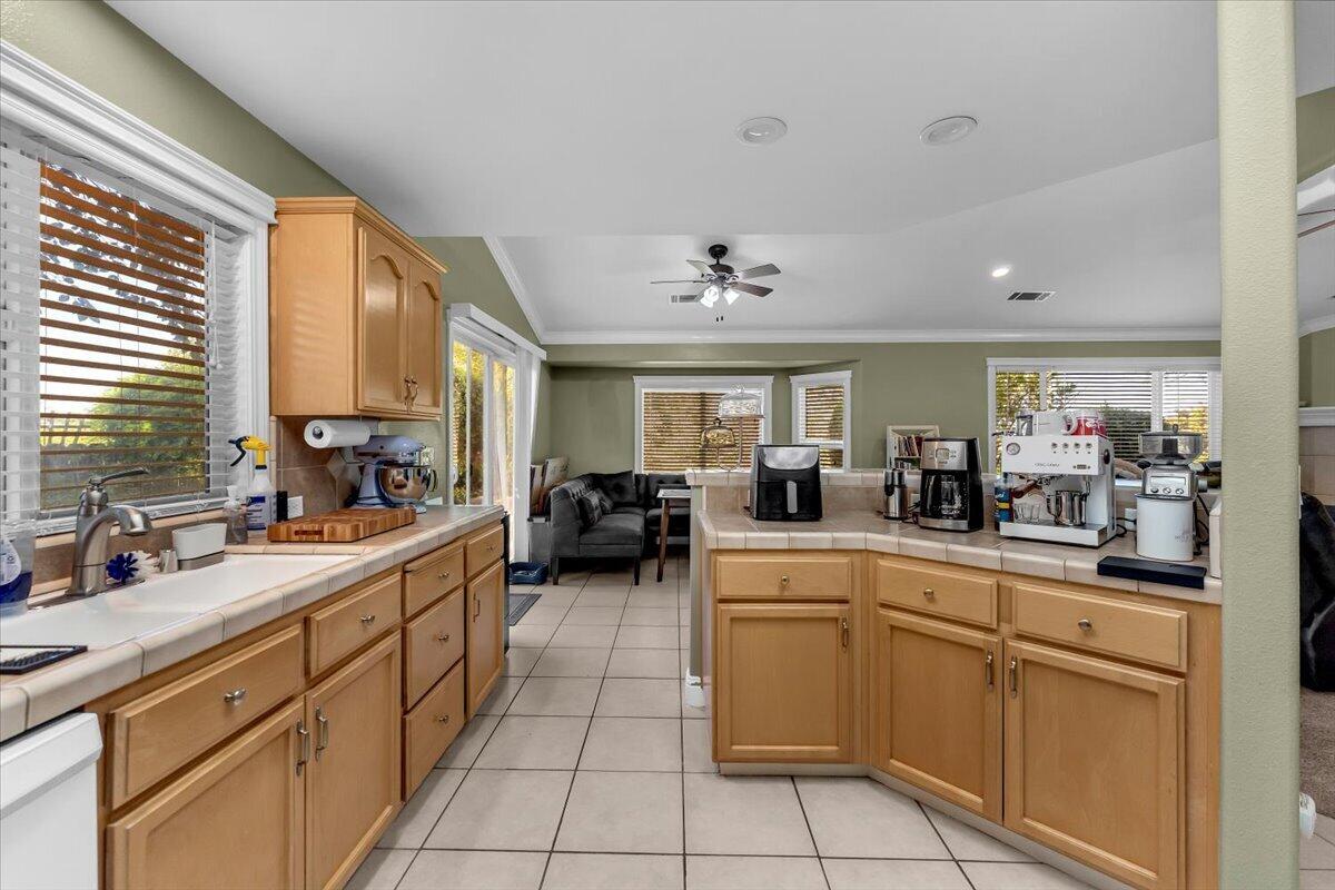 1119 River Ridge Drive Redding, CA 96003 - Photo 18 of 57 Kitchen