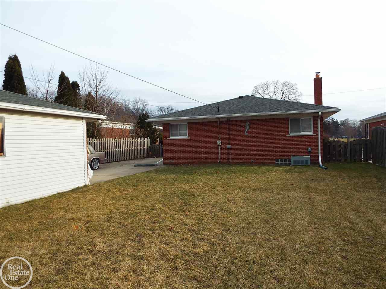 11147 Martin Warren, MI 48093 - Photo 20 of 30 31313251-19.JPG
