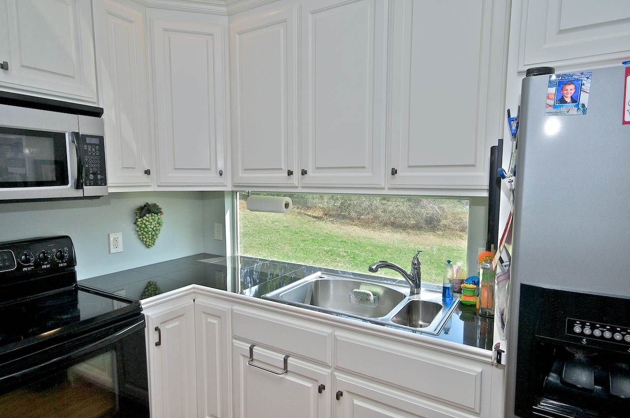 54 Jonestown Road Fairfield, VA 24435 - Photo 8 of 29 a view of kitchen and microwave