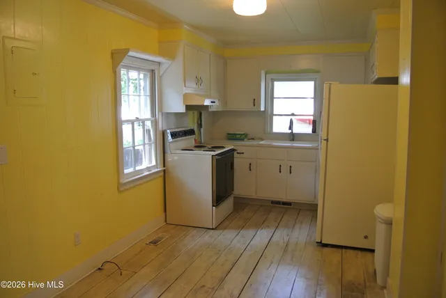 $2,200 | 111 Live Oak Street, Beaufort, NC 28516