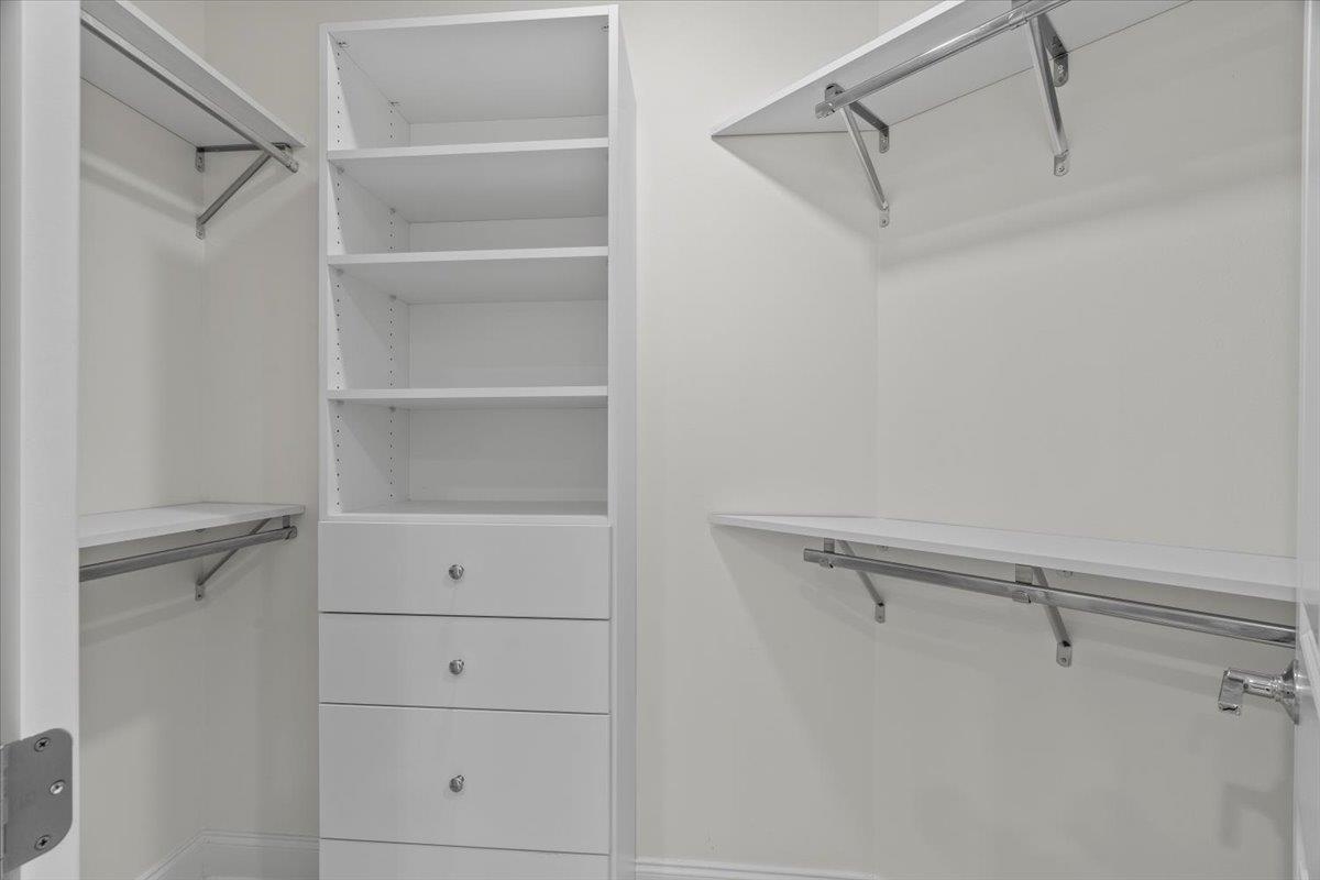 717 Riverside Drive, Unit 906 Memphis, TN 38103 - Photo 12 of 24 View of walk in closet