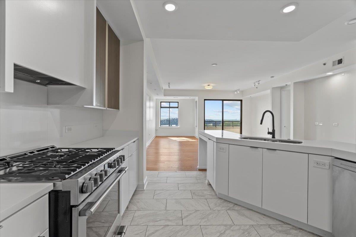 717 Riverside Drive, Unit 906 Memphis, TN 38103 - Photo 3 of 24 Kitchen featuring light countertops, appliances with stainless steel finishes, and a sink