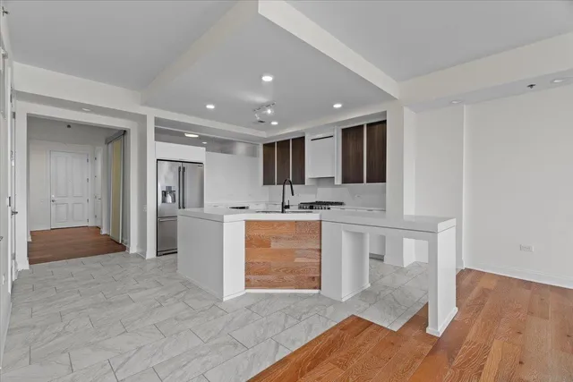 $575,000 | 717 Riverside Drive, Unit 906, Memphis, TN 38103