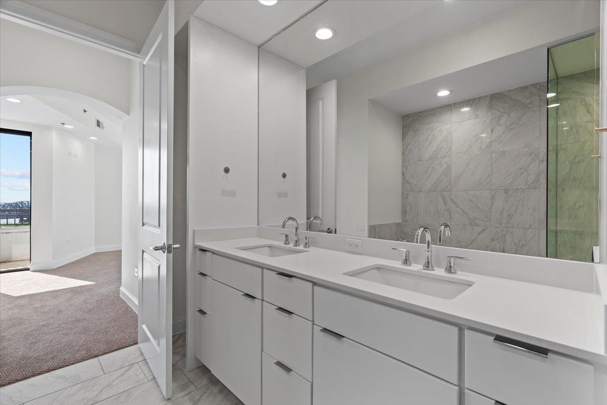 717 Riverside Drive, Unit 906 Memphis, TN 38103 - Photo 9 of 24 Full bathroom featuring a sink, baseboards, and recessed lighting