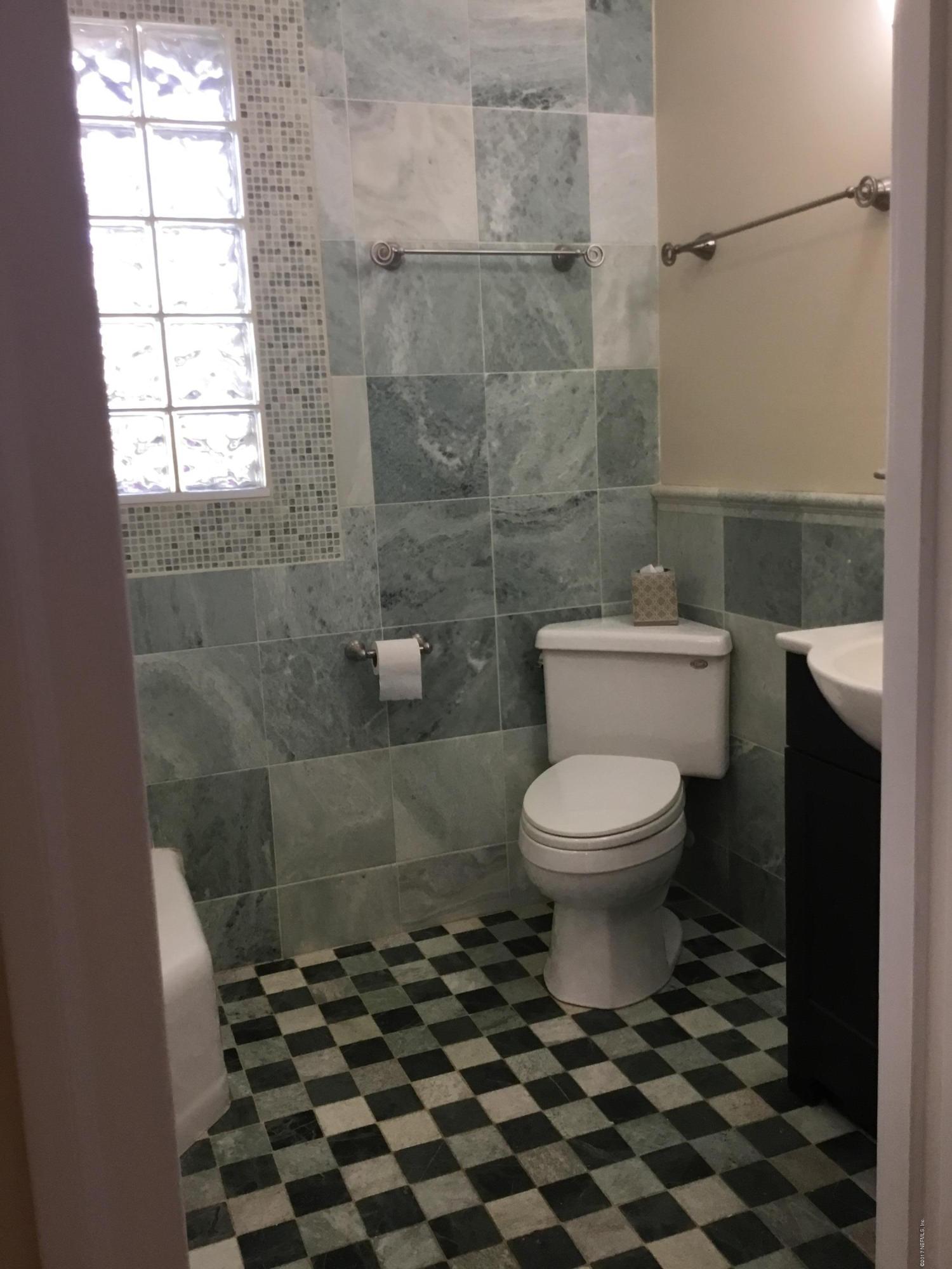 1641 River Oaks Road Jacksonville, FL 32207 - Photo 17 of 37 Bathroom