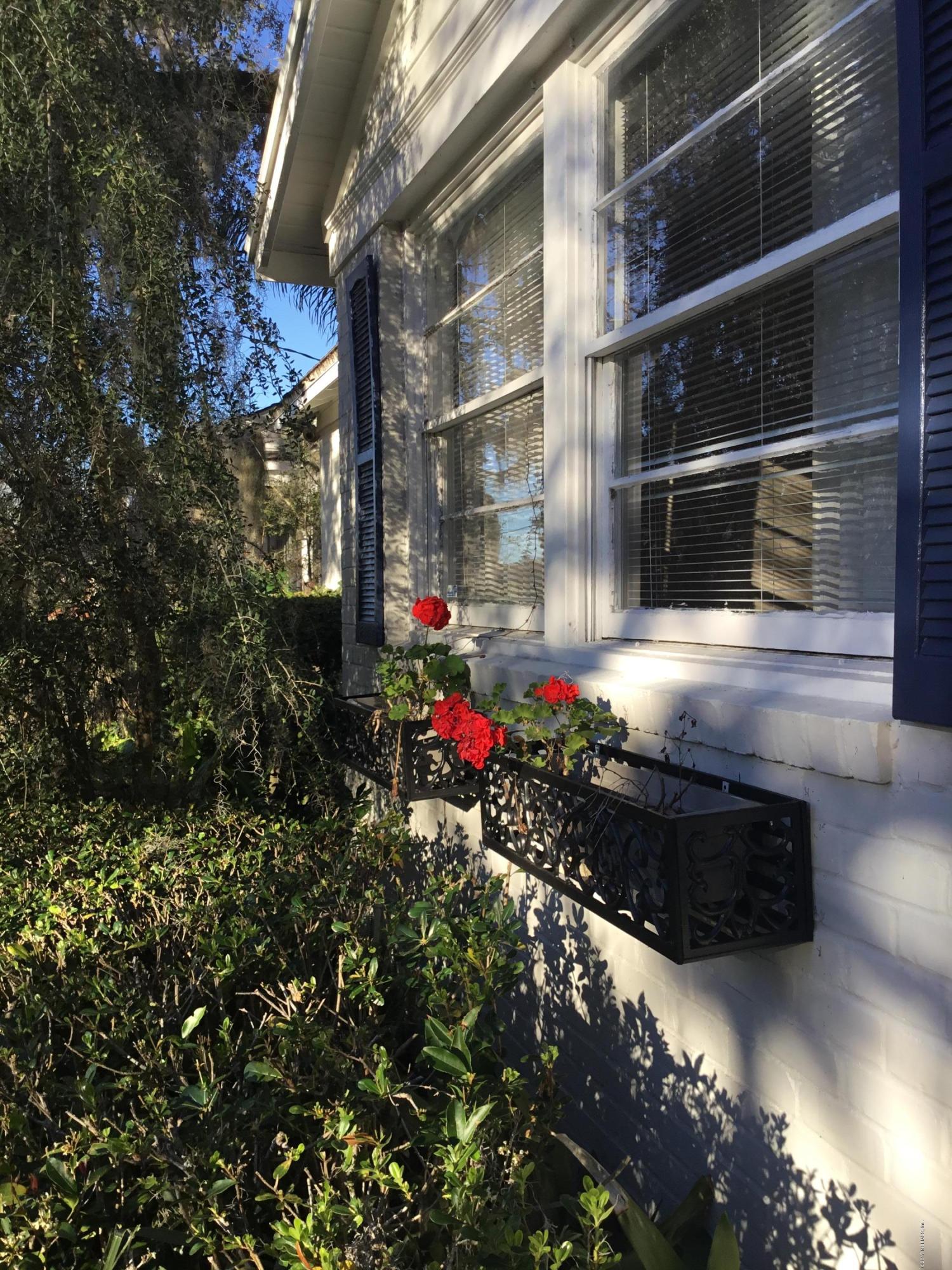 1641 River Oaks Road Jacksonville, FL 32207 - Photo 33 of 37 Window box detail