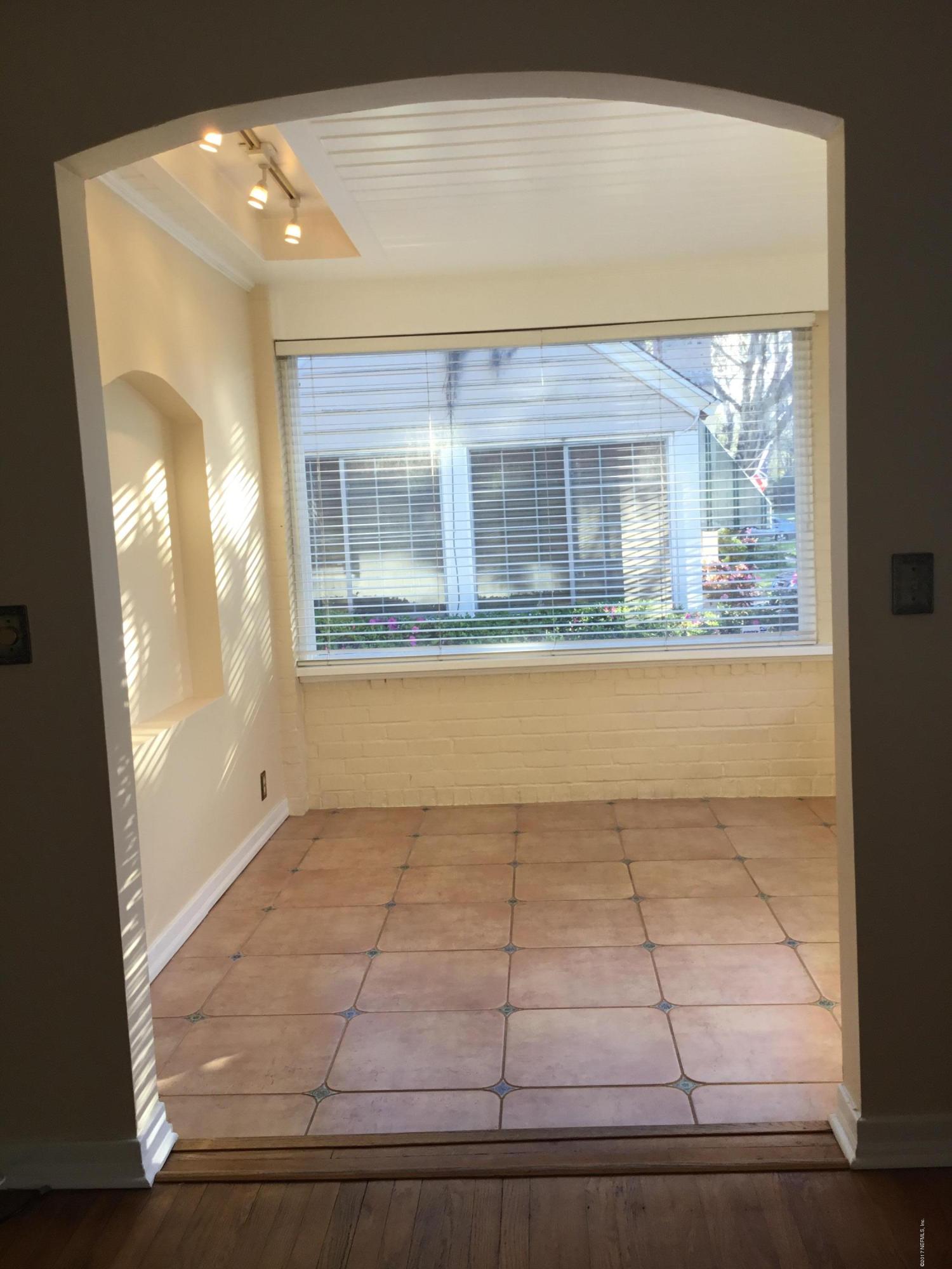 1641 River Oaks Road Jacksonville, FL 32207 - Photo 4 of 37 Tiled foyer