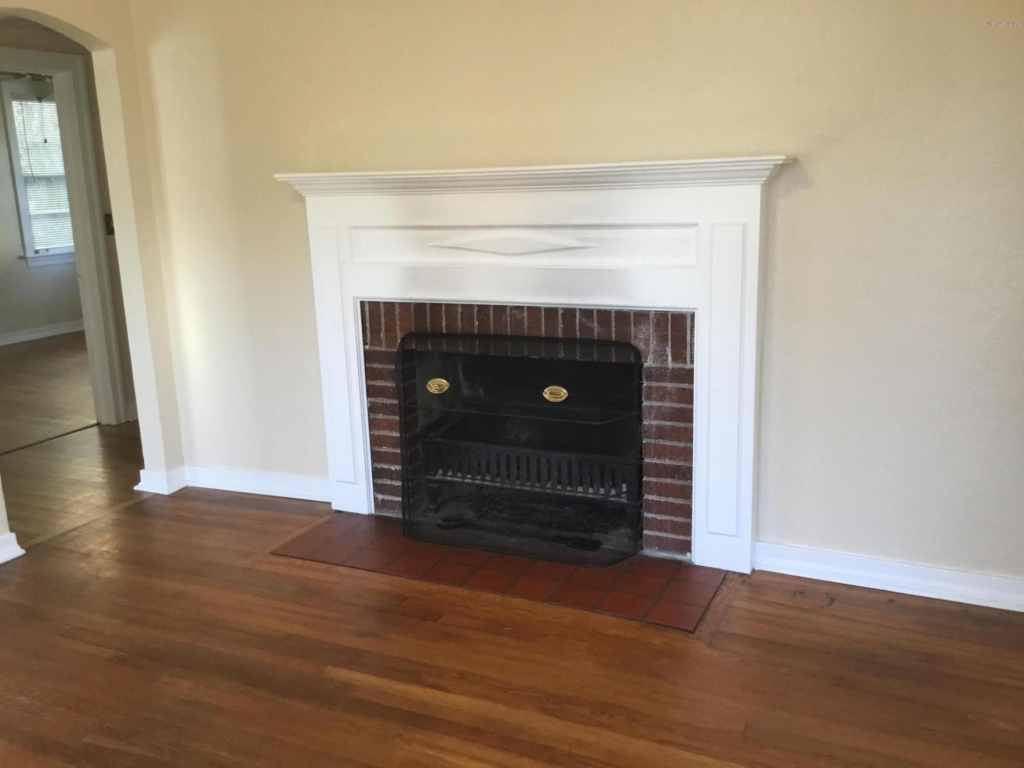 1641 River Oaks Road Jacksonville, FL 32207 - Photo 6 of 37 Living room fireplace