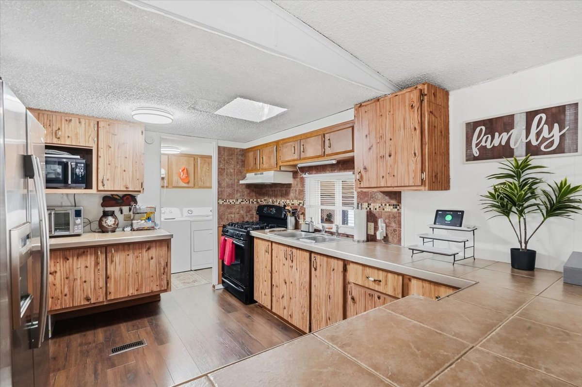 38703 North Sheridan Road, Unit 137 Beach Park, IL 60099 - Photo 6 of 18
