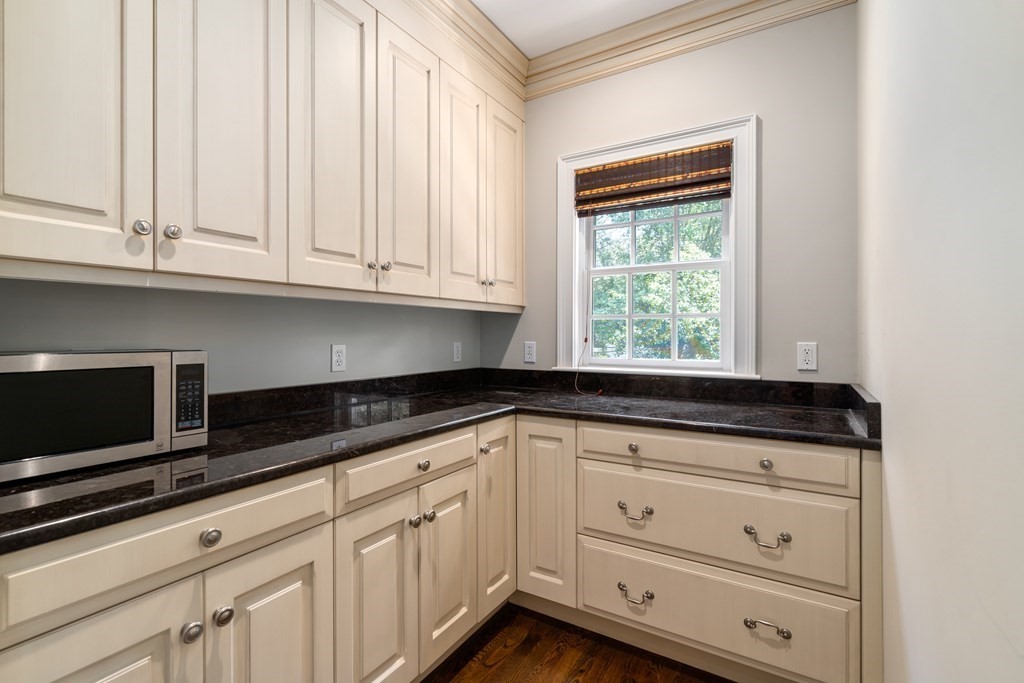 174 Bristol Road Wellesley, MA 02481 - Photo 13 of 42