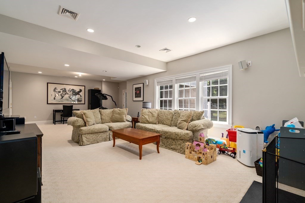 174 Bristol Road Wellesley, MA 02481 - Photo 32 of 42