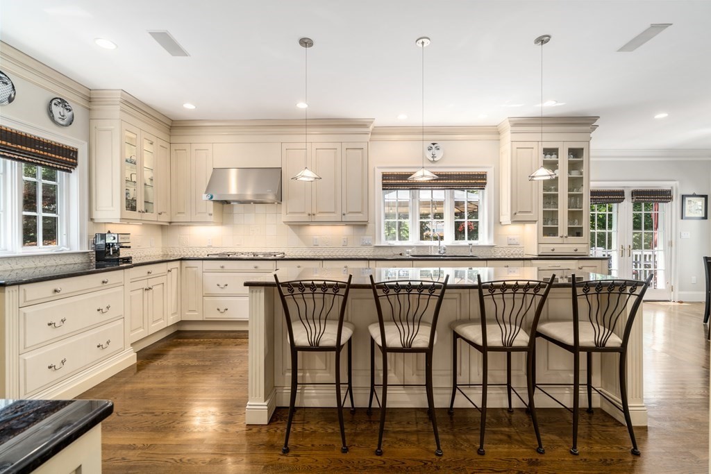174 Bristol Road Wellesley, MA 02481 - Photo 4 of 42