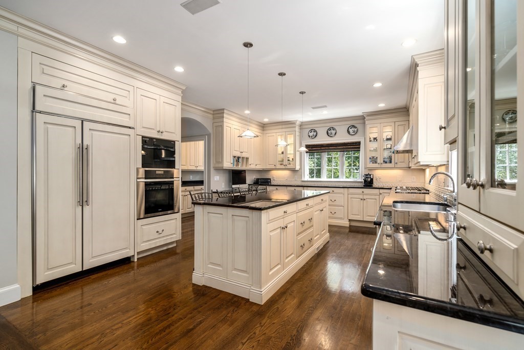 174 Bristol Road Wellesley, MA 02481 - Photo 7 of 42
