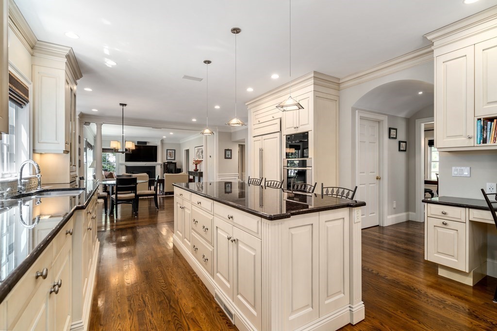 174 Bristol Road Wellesley, MA 02481 - Photo 8 of 42