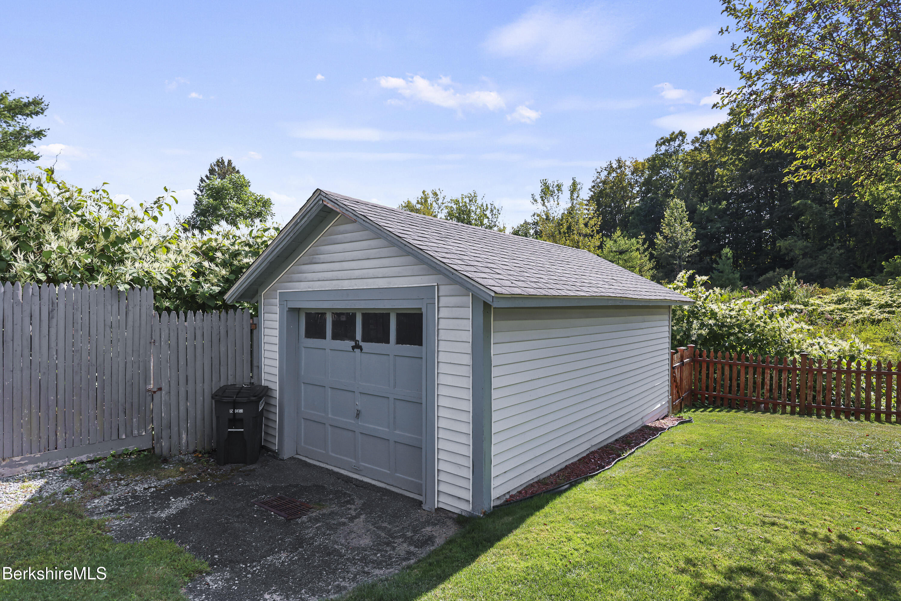 377-379 Pecks Road Pittsfield, MA 01201 - Photo 3 of 31 Garage