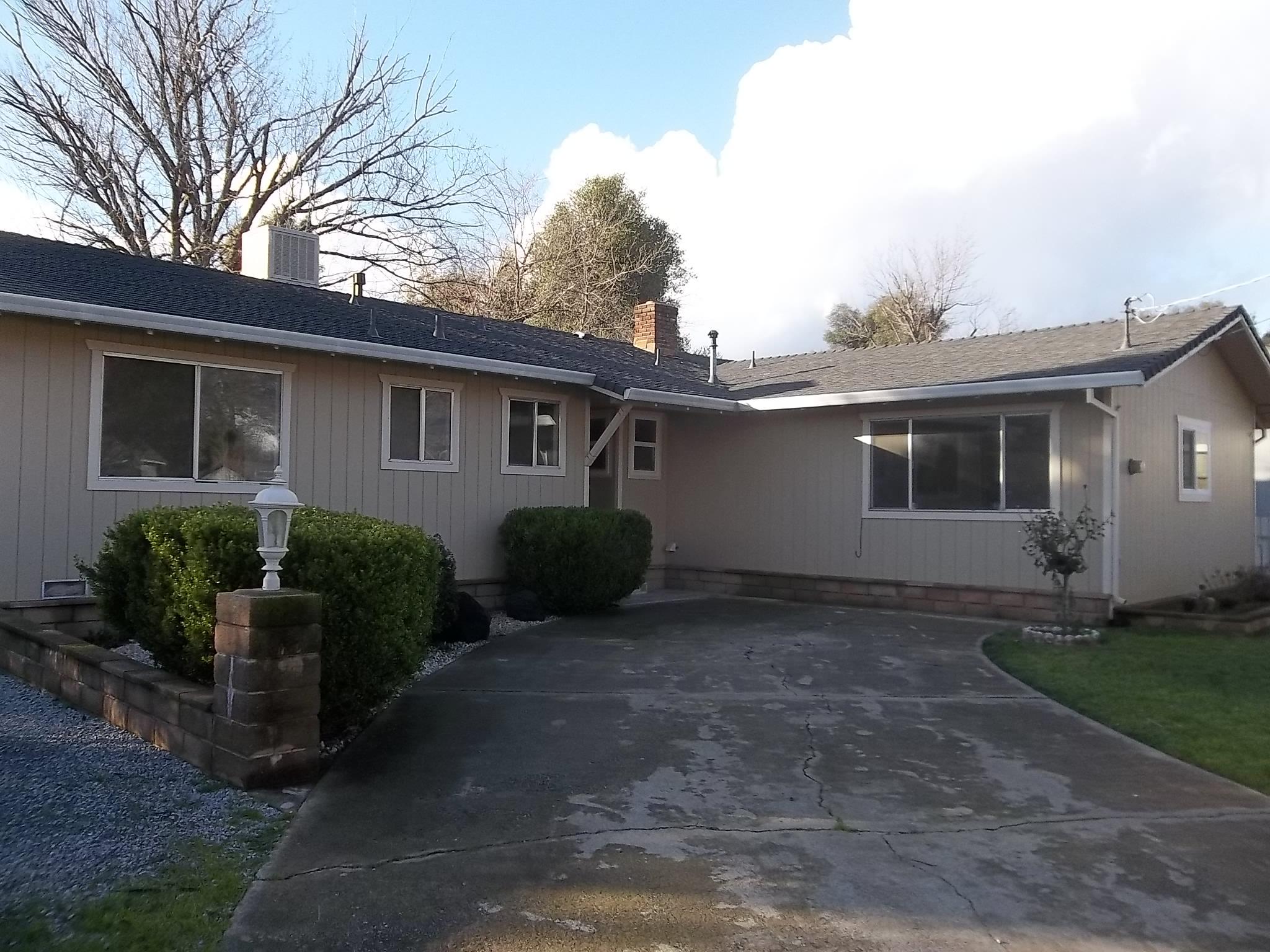 2740 Irwin Road Redding, CA 96002 - Photo 1 of 17 front view