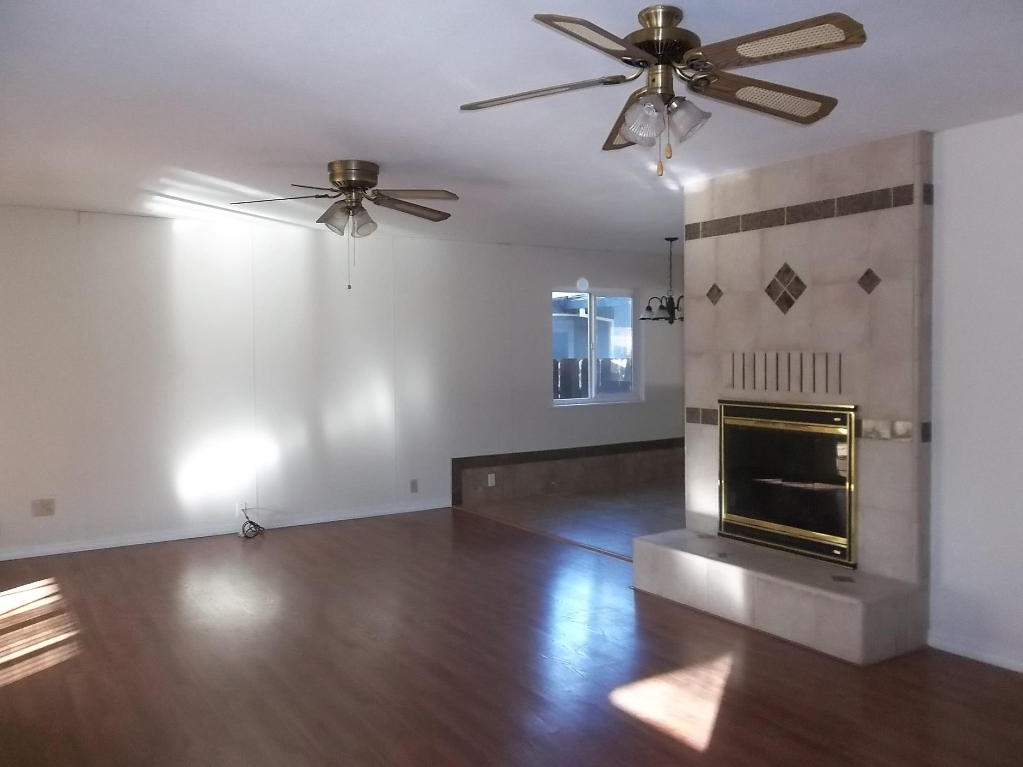 2740 Irwin Road Redding, CA 96002 - Photo 3 of 17 living room