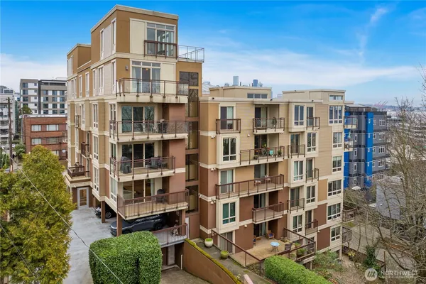 $325,000 | 500 5th Avenue West, Unit 306, Seattle, WA 98119