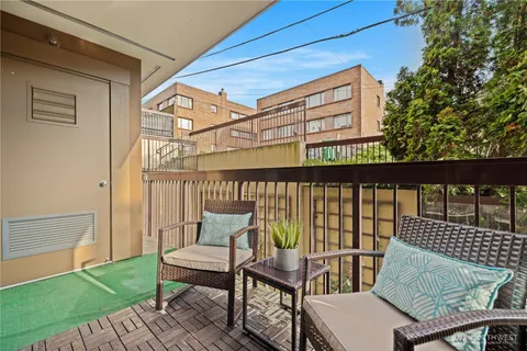 $325,000 | 500 5th Avenue West, Unit 306, Seattle, WA 98119