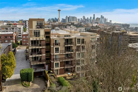 $325,000 | 500 5th Avenue West, Unit 306, Seattle, WA 98119