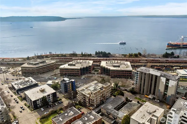 $325,000 | 500 5th Avenue West, Unit 306, Seattle, WA 98119