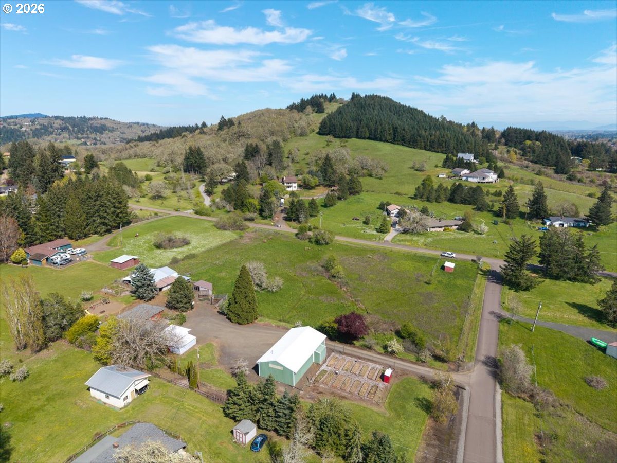 2035 Primrose Loop Philomath, OR 97370 - Photo 9 of 48 a view of a city