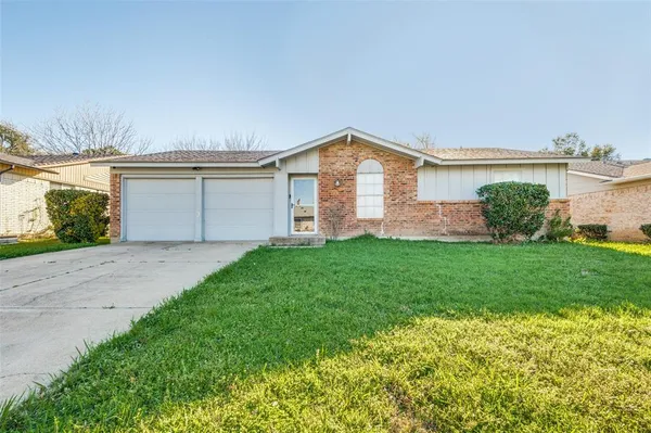$300,000 | 3820 Flamingo Lane, Irving, TX 75062