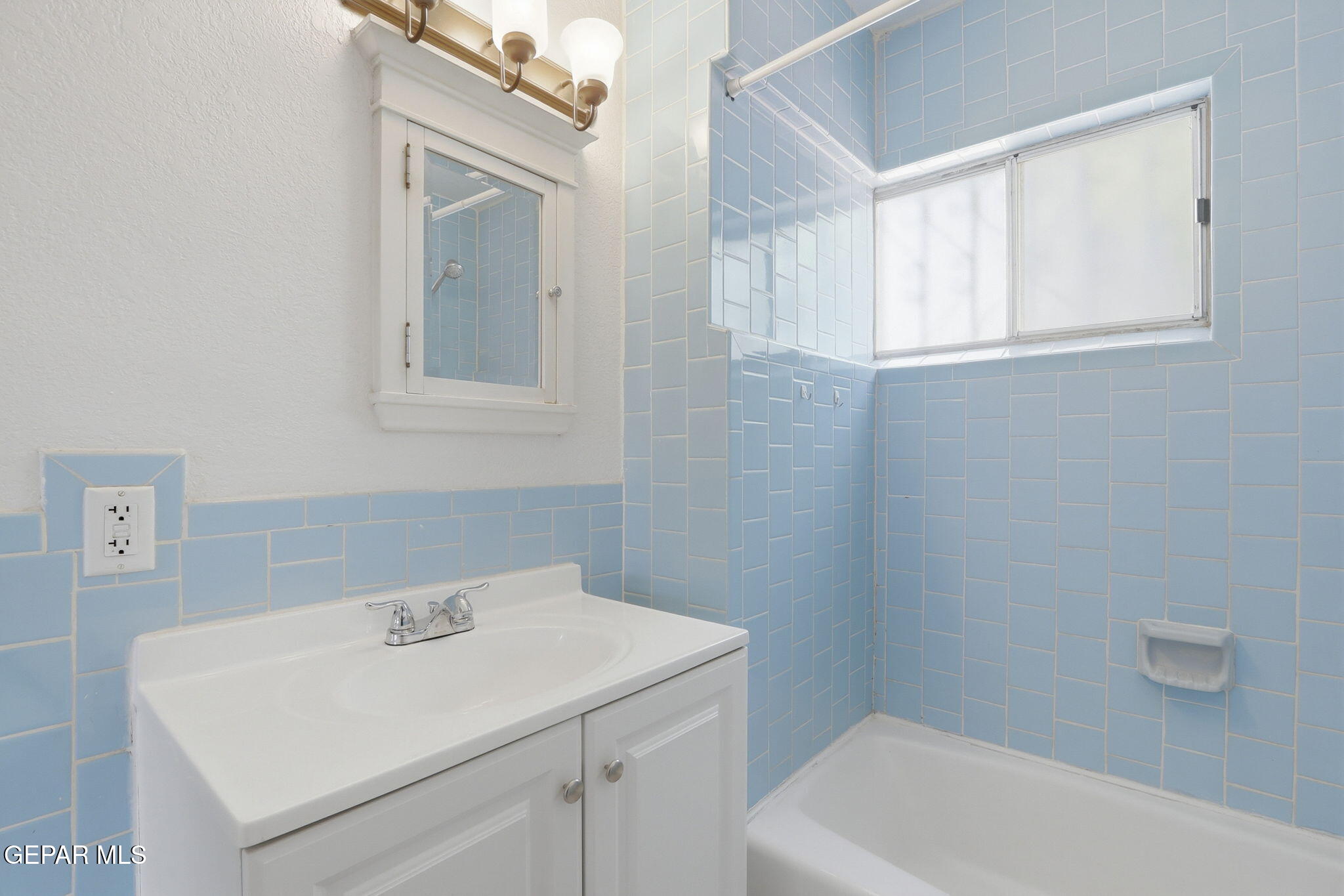 496 Telop Road El Paso, TX 79927 - Photo 8 of 12 a bathroom with a sink a toilet and vanity