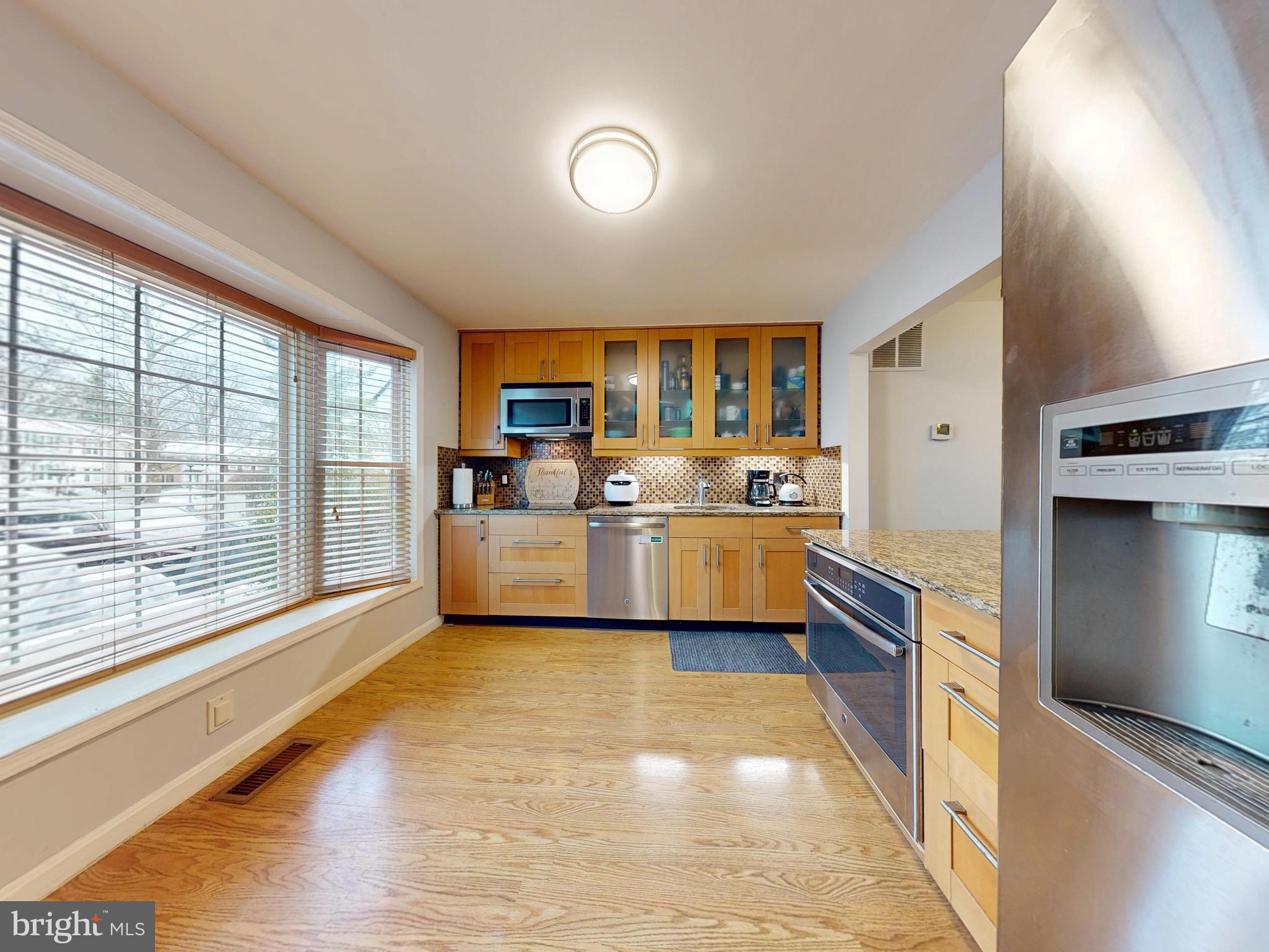 7302 Rolling Oak Lane Springfield, VA 22153 - Photo 3 of 34 Kitchen (Primary floor)