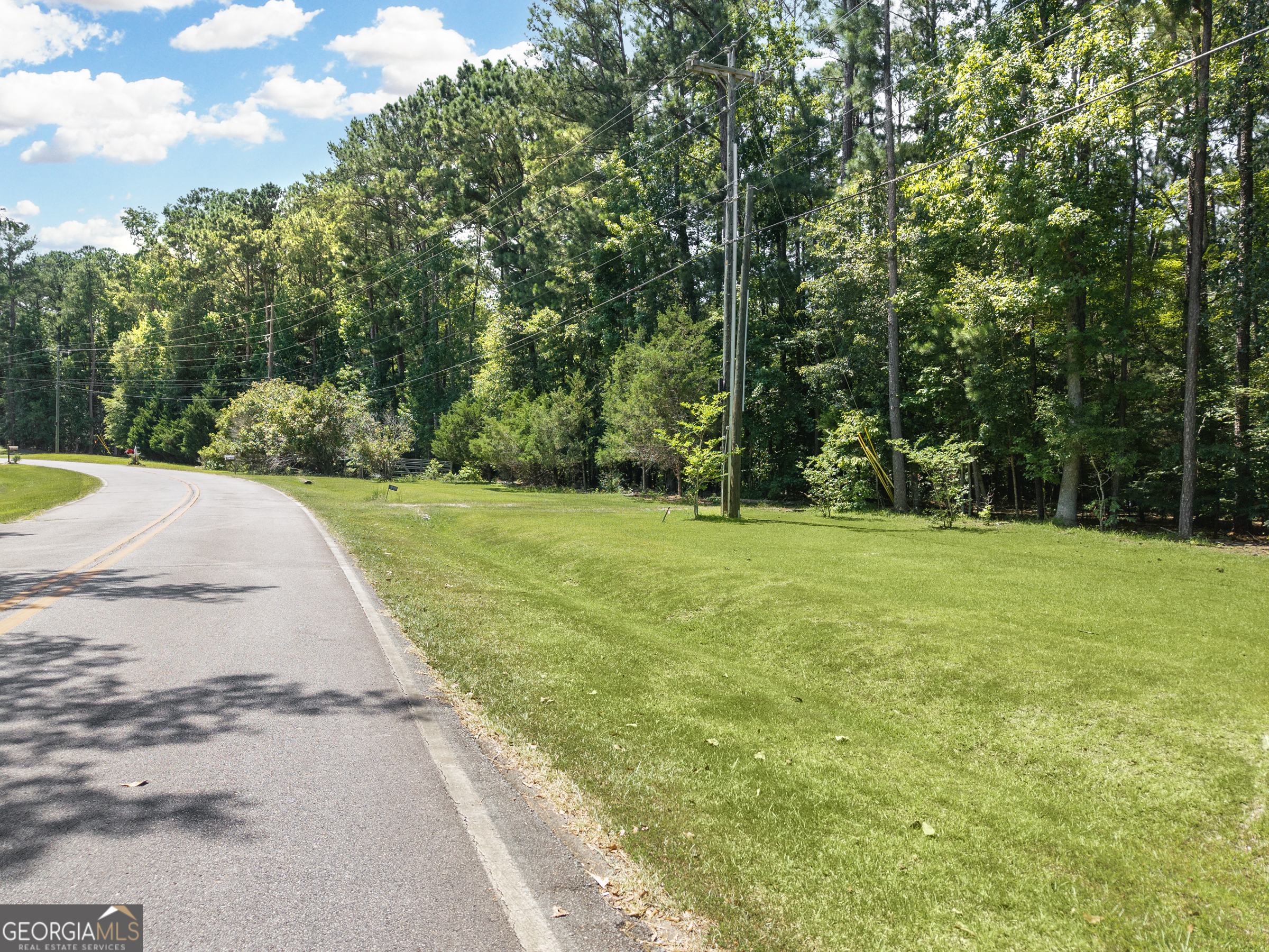 909 South Steel Bridge Road Eatonton, GA 31024 - Photo 2 of 18 a view of a volley ball court