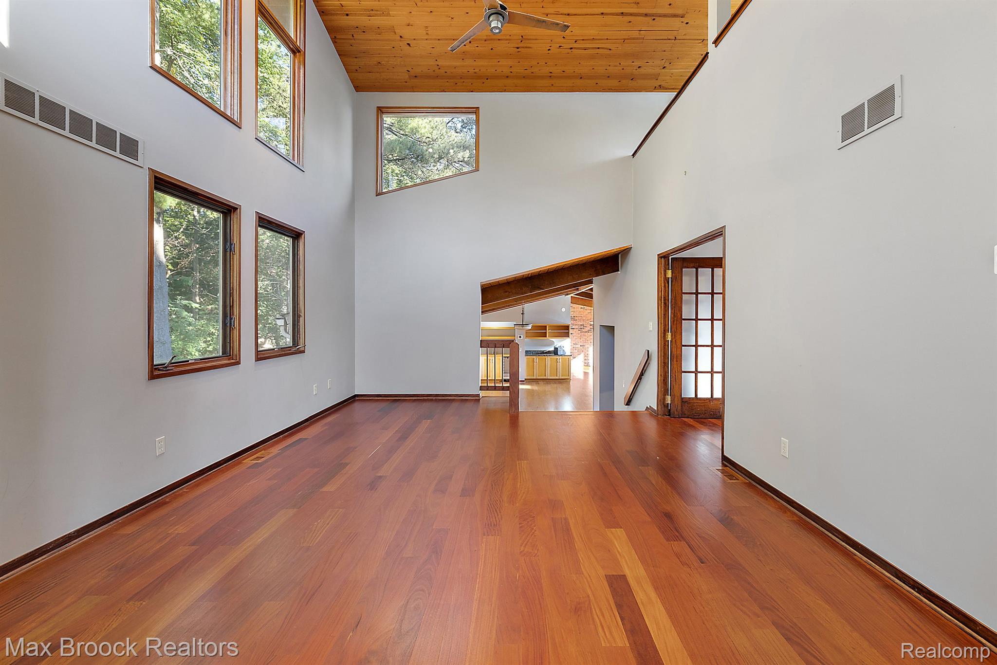 4480 Commerce Road West Bloomfield, MI 48324 - Photo 16 of 44 Gallery Image 16