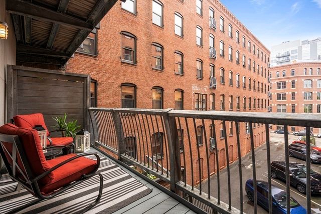 $1,485,000 | 21 Wormwood Street, Unit 318, Boston, MA 02210
