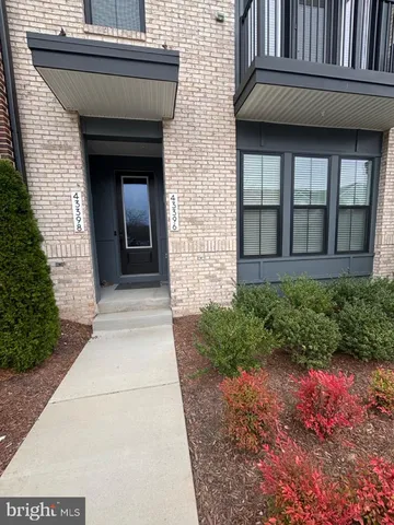 a view of entrance of the house