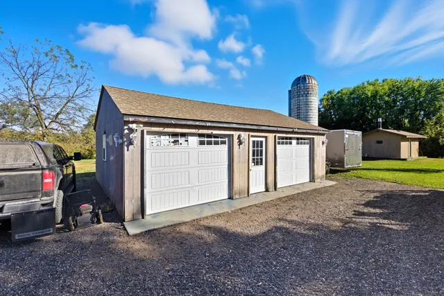 $850,000 | 4250 35th Street Southwest, Waverly, MN 55390
