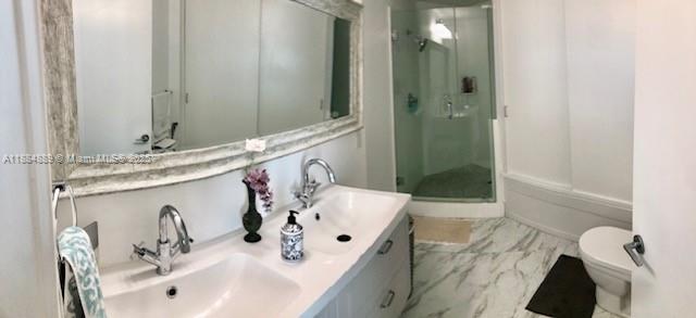 1111 Southwest 1st Avenue, Unit 3225 Miami, FL 33130 - Photo 6 of 24 a bathroom with a bathtub sink and mirror