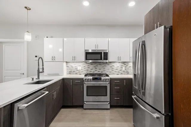 $719,999 | 18 Cliveden Street, Unit 406, Quincy, MA 02169